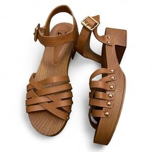 dirty laundry sandals